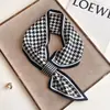 Bufanda de Cinta Estampada, Bufanda de Seda Popular, Bufanda Pequeña para Cuello de Mujer con Esquinas Puntiagudas, Moda de Negocios Versátil, Disponible para Venta al por Mayor