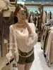 Blusa de Renda Perolada Transparente Patchwork Estilo Francês Falsa Peça Dupla Gola Ampla 28850 com Fita