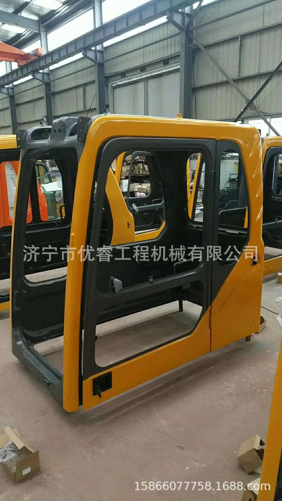 现代-7驾驶室.jpg
