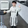 Conjunto de Moletom Masculino Primavera e Outono Estilo Coreano Infantil Bonito Esportivo Moderno Legal Conjunto de Duas Peças para Bebês e Crianças Pequenas Estilo Bad Boy Roupa Infantil