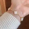 Pulsera de Flor de Cuatro Hojas con Circonitas Micropavimentadas, Elegante, Sencilla, Exquisita, Lujo Ligero, Gama Alta, Pulsera con Diseño Personalizado de Nicho para Mujeres