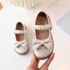 Zapatos Pequeños de Cuero para Niñas 2025 Primavera Nuevos Suela Suave Modernos Estilo Extranjero Moño Pequeña Princesa Zapatos de una Sola Pieza Mary Jane para Niñas