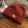 Bonito filhote de cachorro bordado chapéu de malha feminino inverno estilo coreano grande cabeça chapéu de lã mostrando rosto pequeno quente baotou chapéu frio