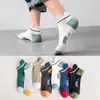 Meias masculinas ins esportes de primavera Meias finas de outono de algodão puro absorvente de suor desodorante meias de algodão verão respirável meias de cano baixo