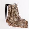 Bufanda de estilo europeo y americano con estampado de leopardo otoño e invierno satén imitación seda cuadrado grande 90cm bufanda de seda chal viaje gasa protector solar