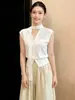 Top sin mangas ajustado de cuello en V estilo francés para mujer, casual y versátil, hermosa blusa con cuello de corbata, nuevo modelo verano 2026