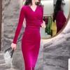 Qiang9007 Da Ai Mei Yi Yuan 2026 Primavera Nuevo Vestido de Mujer de Longitud Media de Moda con Cuello en V Adelgazante