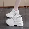 Zapatillas deportivas de papá AT901 de suela gruesa para aumentar la altura, zapatillas deportivas de moda para mujer, nuevas zapatillas de malla transpirables versátiles de suela blanda antideslizantes para mujer