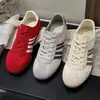 Zapatillas deportivas de cuero suave para mujer, ligeras, de suela blanda, versátiles, favorecedoras para el pie, zapatillas casual de moda, nuevo modelo 2026, zapatos deportivos blancos