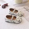 Zapatos Mary Jane estampados estilo chino para niñas, nueva colección primavera/otoño 2026, zapatos pequeños de cuero con lazo de perlas para bebé, bailarinas de princesa