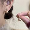 Pendientes de tuerca simples para ir al trabajo con colgante de perlas de otoño e invierno francés para mujer, diseño de nicho de lujo ligero, versátiles, de alta gama