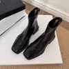 Botines versátiles de tacón grueso de cuero suave para mujer, botas de ajuste ceñido, nuevo estilo coreano 2026, botas de moda negras retro de punta cuadrada para estilizar