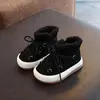 Botas de nieve para niñas, zapatos de algodón de caña alta nuevos de invierno para niños y niñas, forrados de felpa para abrigar, zapatos de algodón para bebé estilo coreano