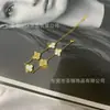 Popular Pulsera de Cinco Flores de Oro y Diamantes de 13 mm para Mujer, 18K que No se Desvanece, Gama Alta, Moderna, Simple, Estilo Versátil, Venta al por Mayor de Fábrica