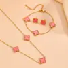 Moda transfronteriza acero inoxidable flor de tres cuatro hojas joyería Europa y Estados Unidos nuevo acero de titanio no se decolora traje de joyería de flor pequeña