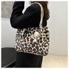 Bolso de hombro de felpa de moda de Internet para mujer, novedad de 2024, bolso de hombro tipo bandolera que combina con todo, bolso informal, bolso de mano ligero y moderno.