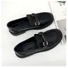 Zapatos de otoño estilo páramo de un solo color, nuevos zapatos de cuero para mujer estilo británico 2026, mocasines casuales versátiles cómodos de suela blanda para mujer