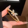 Moda Transfronteriza Europea y Americana Forma de Serpiente de Circonita Pulsera Geométrica Lujo Ligero Sensación de Alta Gama Pulsera Diseño de Nicho Joyería de Mano de Moda para Mujeres
