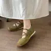 Sapatos Mary Jane Femininos Únicos Quadrados Retrô com Tiras Cruzadas 2026 Verão Novo Tecido Respirável Solado Macio Rasteirinhas de Salto Baixo