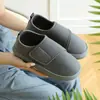 Sapatos respiráveis com velcro de abertura larga para pessoas de meia-idade e idosos, adequados para todas as estações, para pés inchados, unissex, sapatos caseiros de sola macia para uso interno e externo