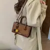Bolso de Mano Pequeño Retro Otoñal para Mujer 2025 Otoño e Invierno Nuevo Bolso de Hombro Casual de Moda Bolso de Nicho