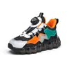 Sapatos infantis transfronteiriços, novos estilos de primavera e outono, sapatos de pai respiráveis para crianças com botão giratório, tênis esportivos versáteis para crianças de porte médio e grande.