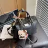 Bolsa Transversal de Ombro Único com Estampa de Gatinho Fofo de Desenho Animado Moda Primavera 2026 Feminina Exquisita Fashionável Versátil Retrô