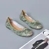 Zapatos planos flexibles estilo británico elegantes sin cordones 2026 modernos de meter para combinar con faldas Franceses antideslizantes para mujer
