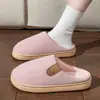 Chinelos de algodão simples e antiderrapantes para homens, novo estilo de inverno, quentes e forrados com fleece para uso interno, adequados para grávidas e idosos, chinelos de pelúcia para mulheres