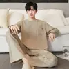 Nueva colección de otoño e invierno: pijama largo cálido y cómodo para hombre con pantalón largo y un solo bolsillo, hecho de lana y seda, adecuado tanto para usar en interiores como en exteriores