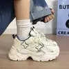 Nuevas Zapatillas de Moda para Mujer Primavera y Otoño Estilo Coreano Únicas Suela Gruesa Zapatos Blancos Versátiles Casuales Zapatos de Papá Tendencia
