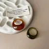 Anel de resina de cor simples e com senso claro para mulheres Coreia do Sul nicho personalidade única anel de moda versátil anel anel anel