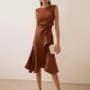 2026 Nueva Moda Femenina Transfronteriza Estilo Europeo y Americano Elegante Ajustado Color Sólido Sin Mangas Cuello Redondo Vestido Asimétrico