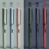 Venta al por mayor de bolígrafos color Macaron Morandi estudiantes para practicar con punta electrónica EF postura afilada cartucho de tinta bolígrafo de tinta caligrafía