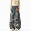 Jeans de Sarja Bordado Cartoon Estilo Americano Tendência de Verão para Homens, Calças de Perna Larga de Designer, Calças Soltas e Versáteis de Comprimento Total