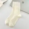 Meias Femininas de Verão Finas Brancas de Cano Médio 2025 Novo Estilo Ballet Malha Respirável Meias Largas para Combinar com Mocassins