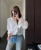Blusa holgada de manga larga estilo coreano con encaje suave fruncido, jacquard texturizado, escote en V leve para mujer 26 H082110