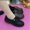 Zapatos de cuero sin cordones para mujer 2026 zapatos de otoño para madres, suela blanda, cómodos, antideslizantes, casuales, versátiles, adecuados para mujeres de mediana edad y mayores
