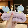 Faixa de cabeça de pelúcia divertida e peculiar para mulheres, com design de desenho animado, textura fofa e estilo de coroa alta, perfeita para lavar o rosto e adicionar um toque de sofisticação aos seus acessórios de cabelo.