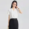 Blusa Top Camisa de Verão com Manga Curta, Novo Design, Alto Padrão, Decote V Maduro, Estilo Francês Profissional para o Trabalho, Camisa Branca para Mulheres
