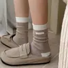 Meias de outono e inverno estilo balé, com costura dupla, de comprimento médio até a panturrilha, com etiquetas de tecido, modernas e que afinam a silhueta, estilo universitário, adequadas para sapatos Birkenstock, calças shark e meias sobrepostas