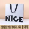 Bolsas de regalo de mano para ropa con logo impreso personalizado, bolsas de embalaje coloridas de cartulina blanca engrosada, bolsas de compras de regalo para fiestas al por mayor