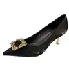 Primavera/Outono 2026 Nova Fivela Quadrada de Strass Bico Fino Salto Agulha Elegante Raso Sapatos de Salto Único Versáteis Femininos