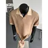 Camisa Polo de Manga Curta Refrescante, Camiseta Masculina Estilo Americano, Cor Café de Linho, Gola Reversível, Manga Falsa Meia-Manga, Respirável de Verão, Estilo Old Money