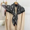 Novo Lenço Quadrado de Lã Imitando Seda de Camélia para Outono e Inverno, Lenço de Pescoço Versátil Macio e Confortável de Veludo, Lenço de Seda para Cintura, Xale