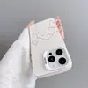 Funda para teléfono de pareja con gatito y cachorro atrapando mariposas, adecuada para Apple 18PROMAX, funda rígida iPhone17 plateada degradada