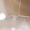 Collar de Plata de Ley S925 Chapado en Oro con Colgante Versátil de Diamante Único Cadena para Clavícula Seis Garras Exquisito Zircón Plata para Mujeres Lujo Ligero Gama Alta