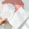 Tarjeta de invitación de boda de lujo con relieve y lámina de oro en relieve con patrón floral de rosas invitación de papel