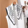Pañuelo Cuadrado Pequeño de Estilo Suave Estilo Coreano de 70 cm para Mujer, Pañuelo de Seda Delgado Protector Solar de Verano, Versátil Pañuelo Decorativo Artístico Floral para el Cuello