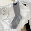 Calcetines de Algodón Peinado de Doble Aguja hasta Media Pantorrilla para Mujer con Etiqueta de Tela, Calcetines de Color Sólido para Primavera y Otoño, Estilo Universitario, Simples, Modernos, Versátiles Calcetines para el Trabajo